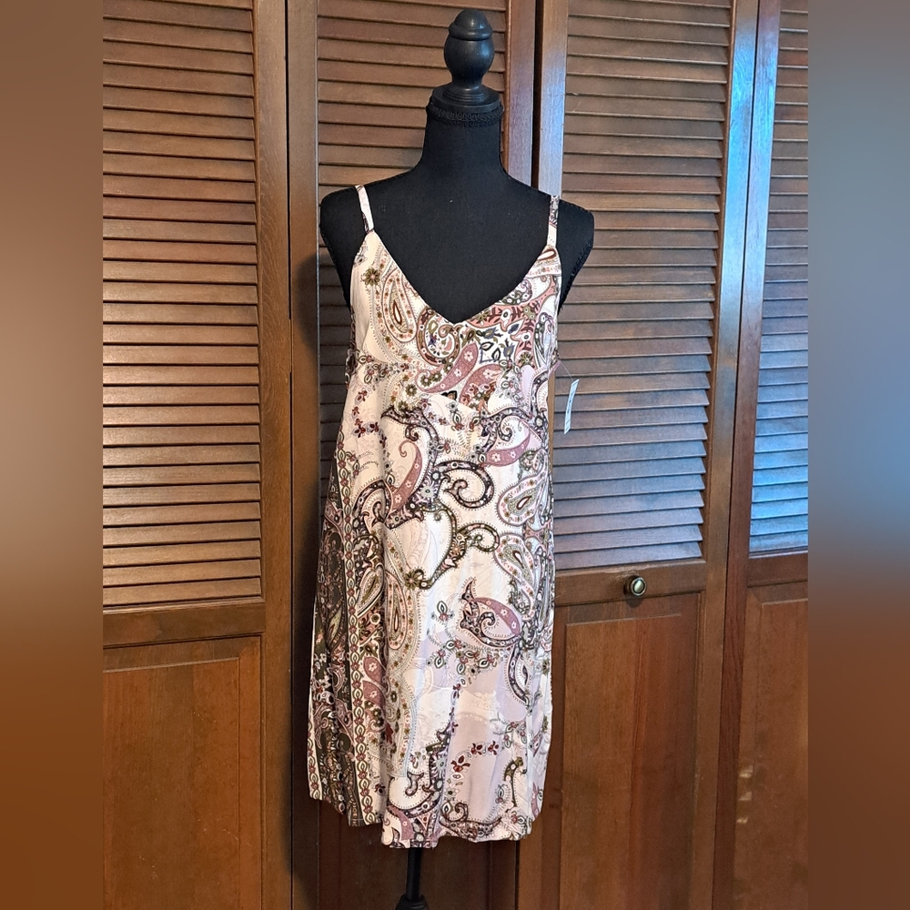 Chic Paisley Mini Dress in Pink and Cream